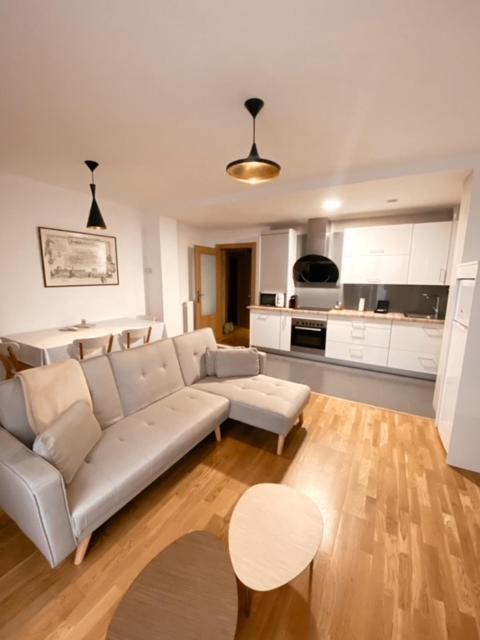 Apartamentos Laurel Logrono Luaran gambar
